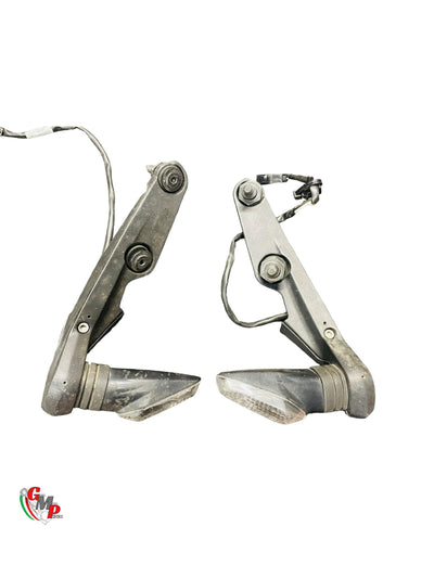 Par de intermitentes traseros con soporte - Ducati