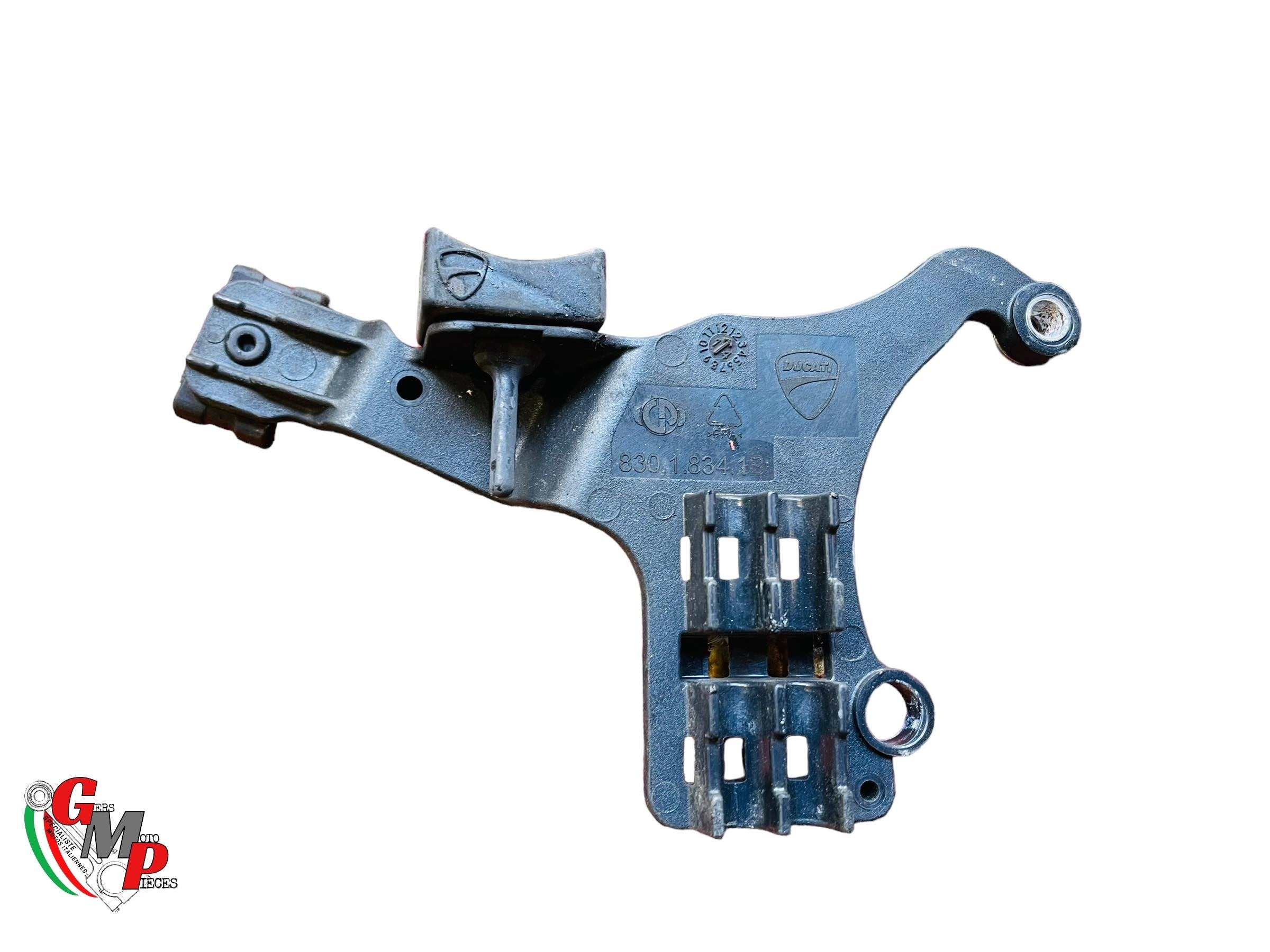Cubierta de plástico para el paso de la manguera - Ducati