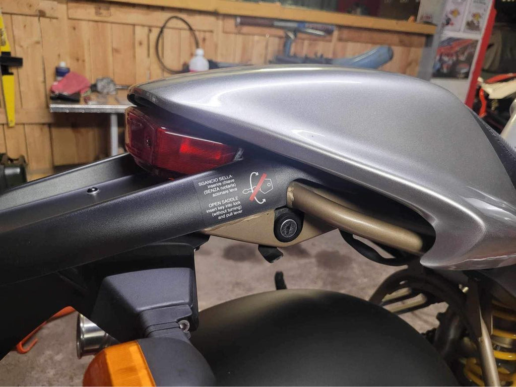 Nueva pegatina de pico de pato - Ducati