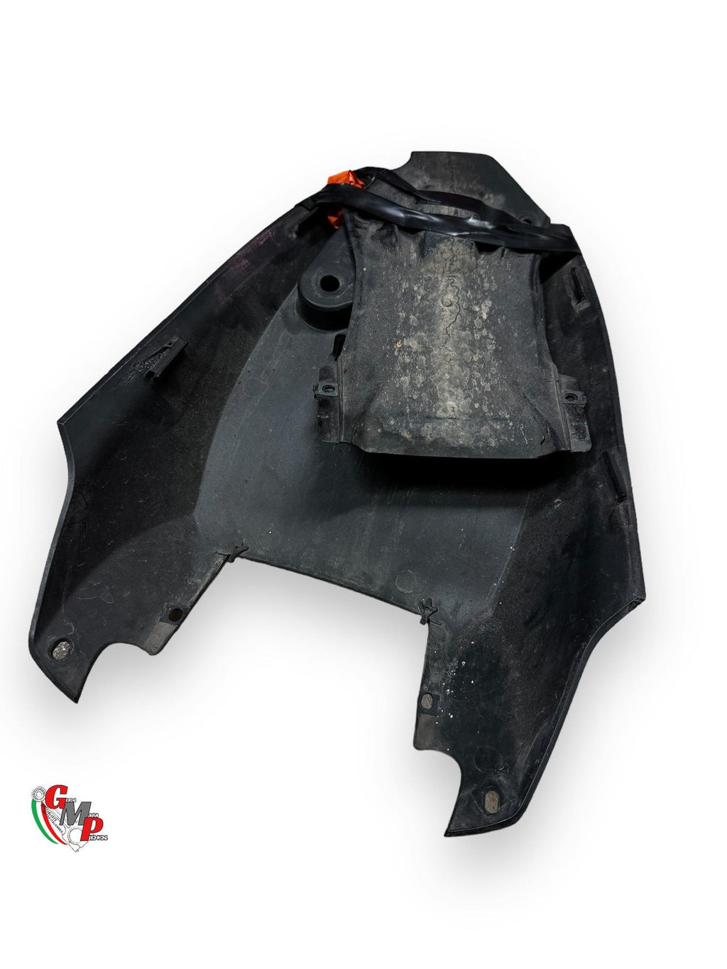 Paso de rueda bajo el asiento - Ducati