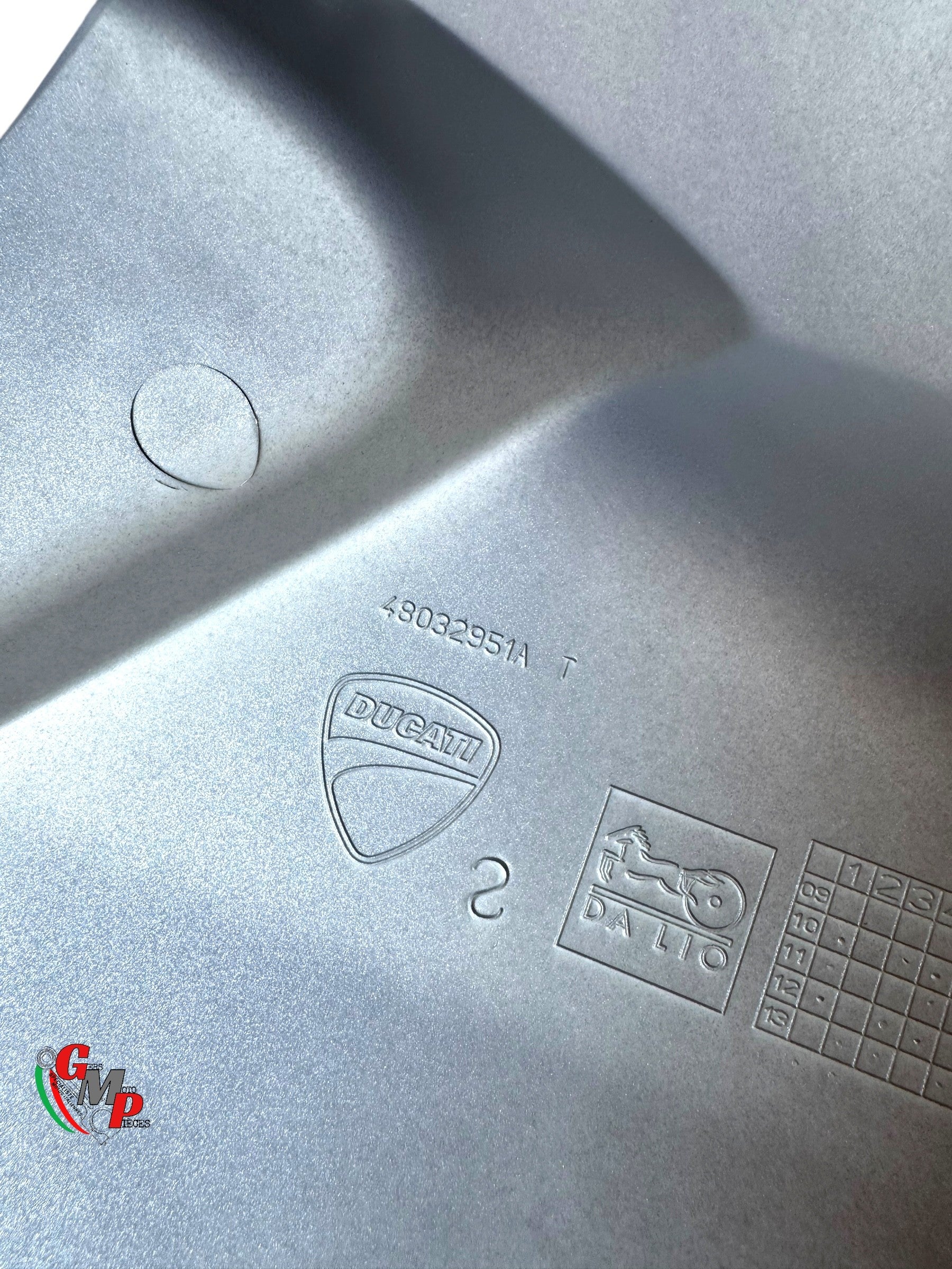 Carenado izquierdo gris cromado NUEVO - Ducati